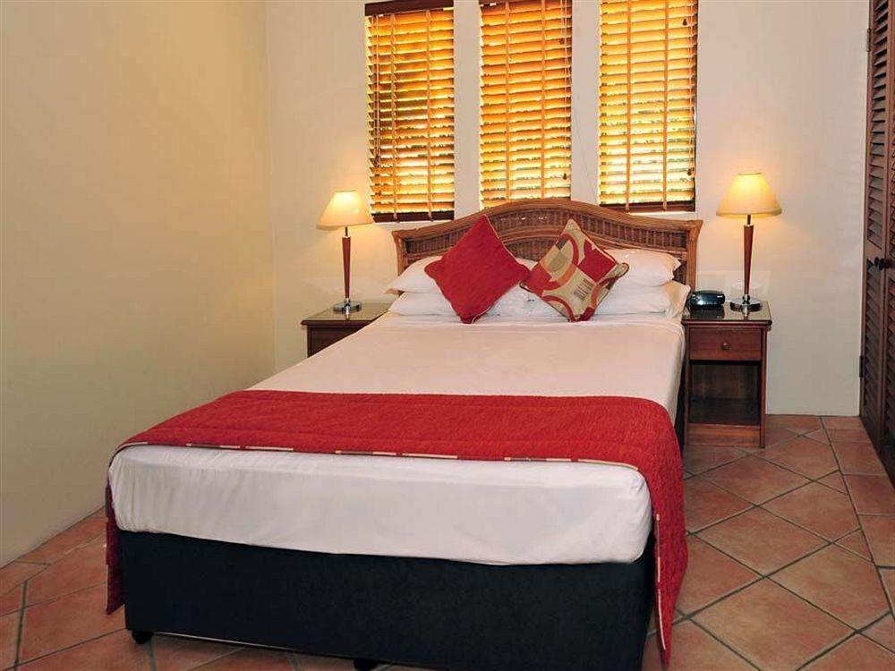 Martinique On Macrossan Aparthotel Port Douglas Buitenkant foto