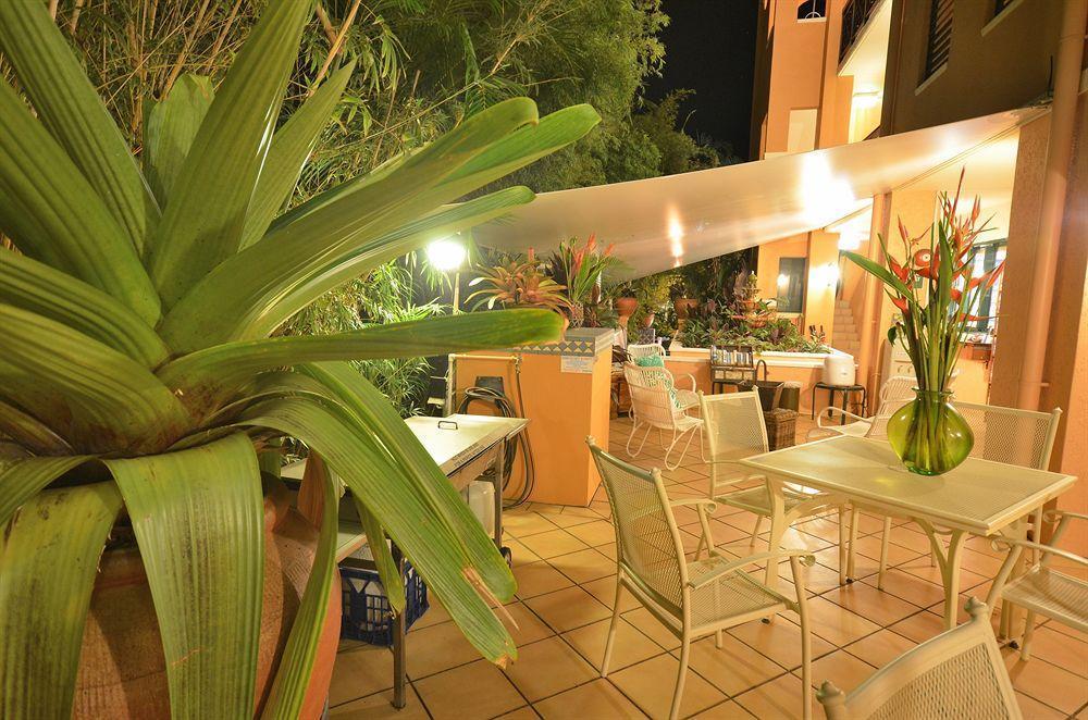 Martinique On Macrossan Aparthotel Port Douglas Buitenkant foto