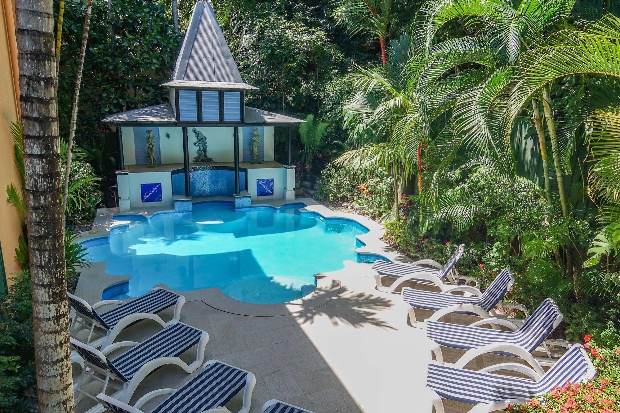 Martinique On Macrossan Aparthotel Port Douglas Buitenkant foto